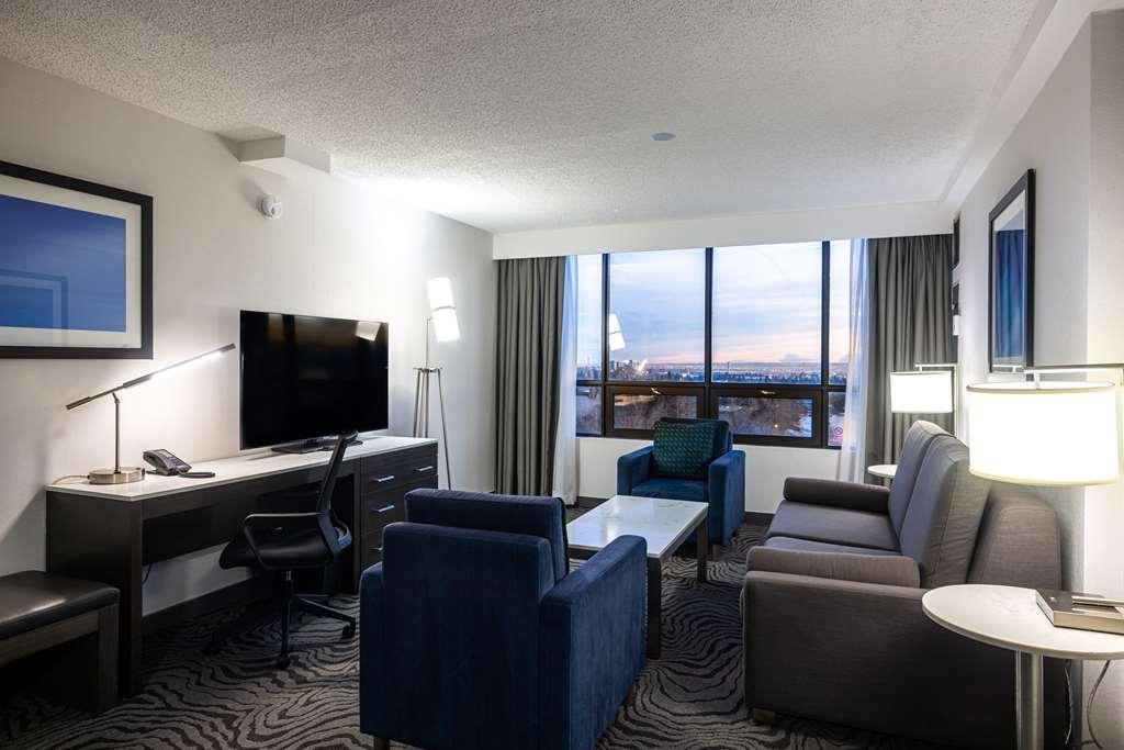 فندق Doubletree By Hilton Calgary North الغرفة الصورة